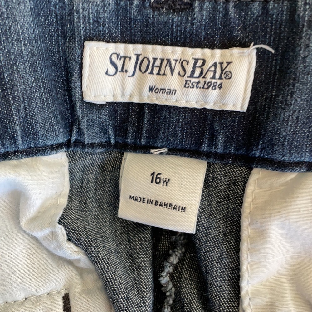 St. John’s Bay Shorts Size 16w - Picture 6 of 8
